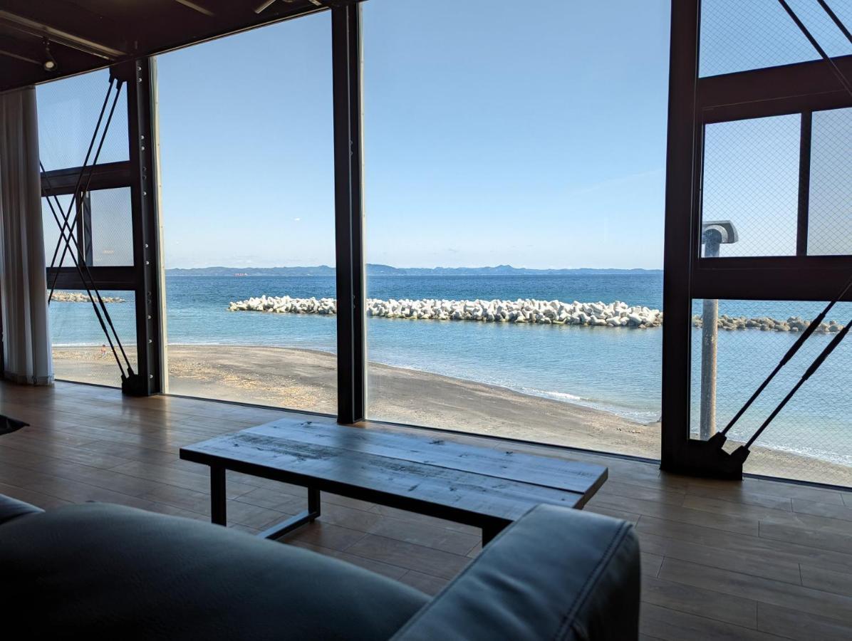 Yokosuka Sky Grey -横須賀のビーチフロントベース- Villa Exteriör bild